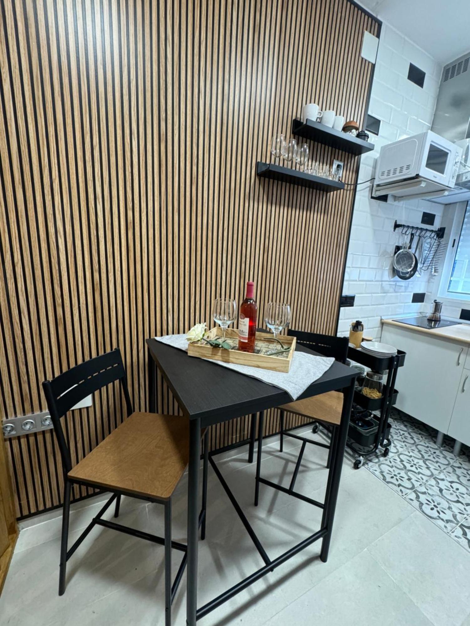 Apartamento Vistalegre! Pequeno Y Fantastico Loft Cerca Del Metro Madrid Exterior foto